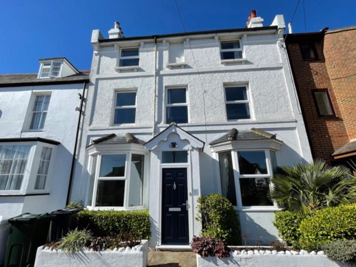 Spacious 4-Bed Beach Retreat For Families Steps From The Shore In Pevensey Bay Экстерьер фото