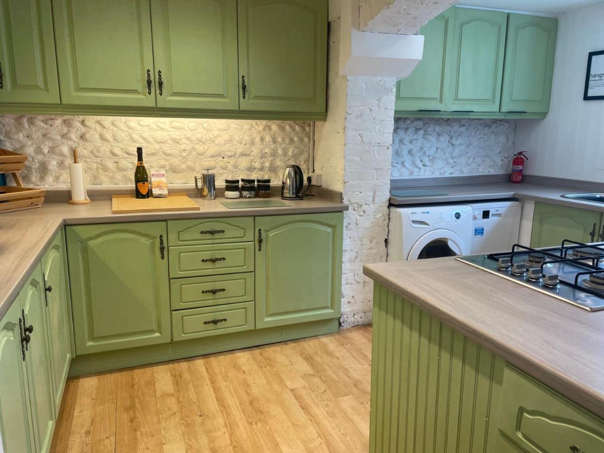 Spacious 4-Bed Beach Retreat For Families Steps From The Shore In Pevensey Bay Экстерьер фото