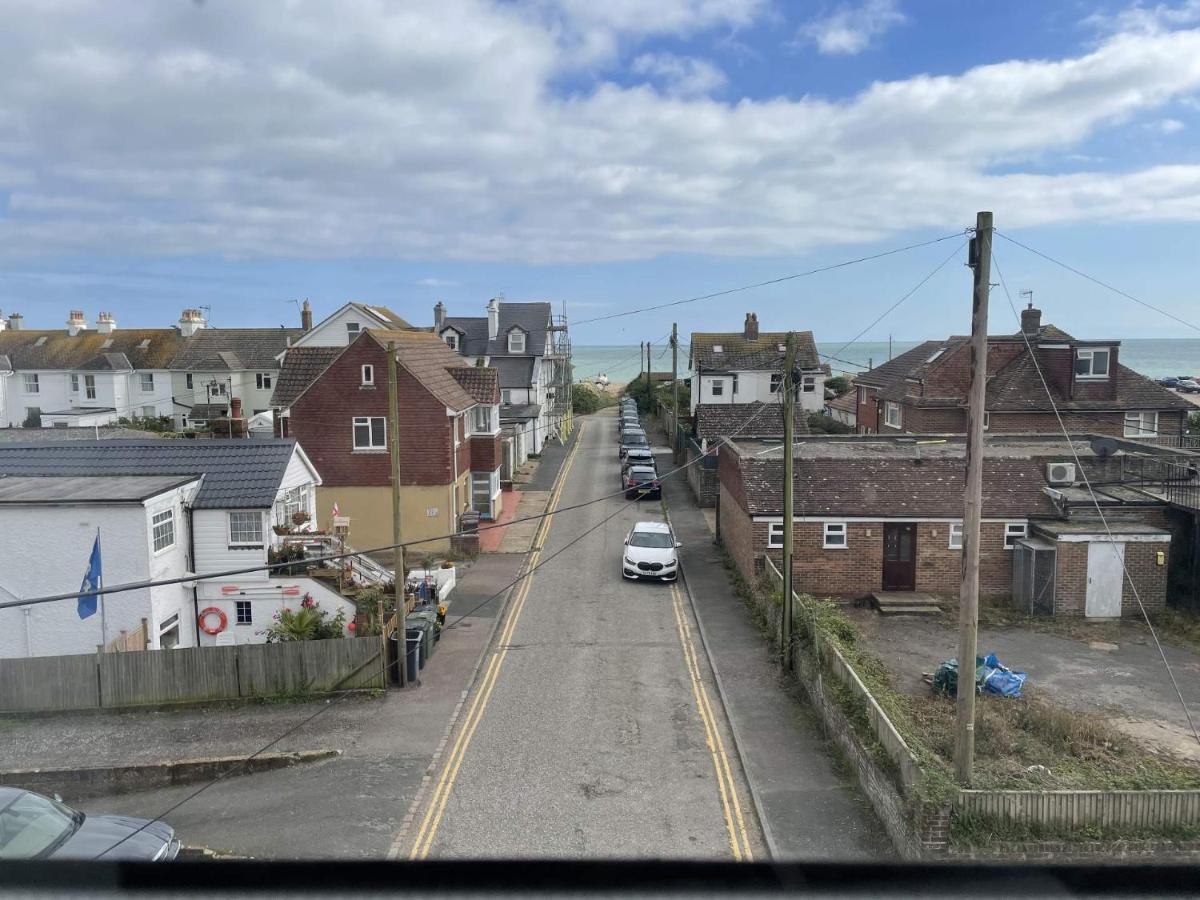 Spacious 4-Bed Beach Retreat For Families Steps From The Shore In Pevensey Bay Экстерьер фото