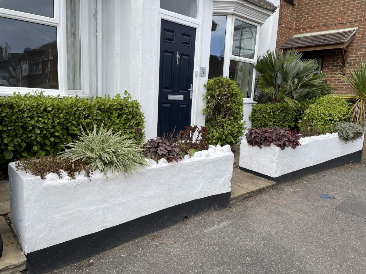 Spacious 4-Bed Beach Retreat For Families Steps From The Shore In Pevensey Bay Экстерьер фото