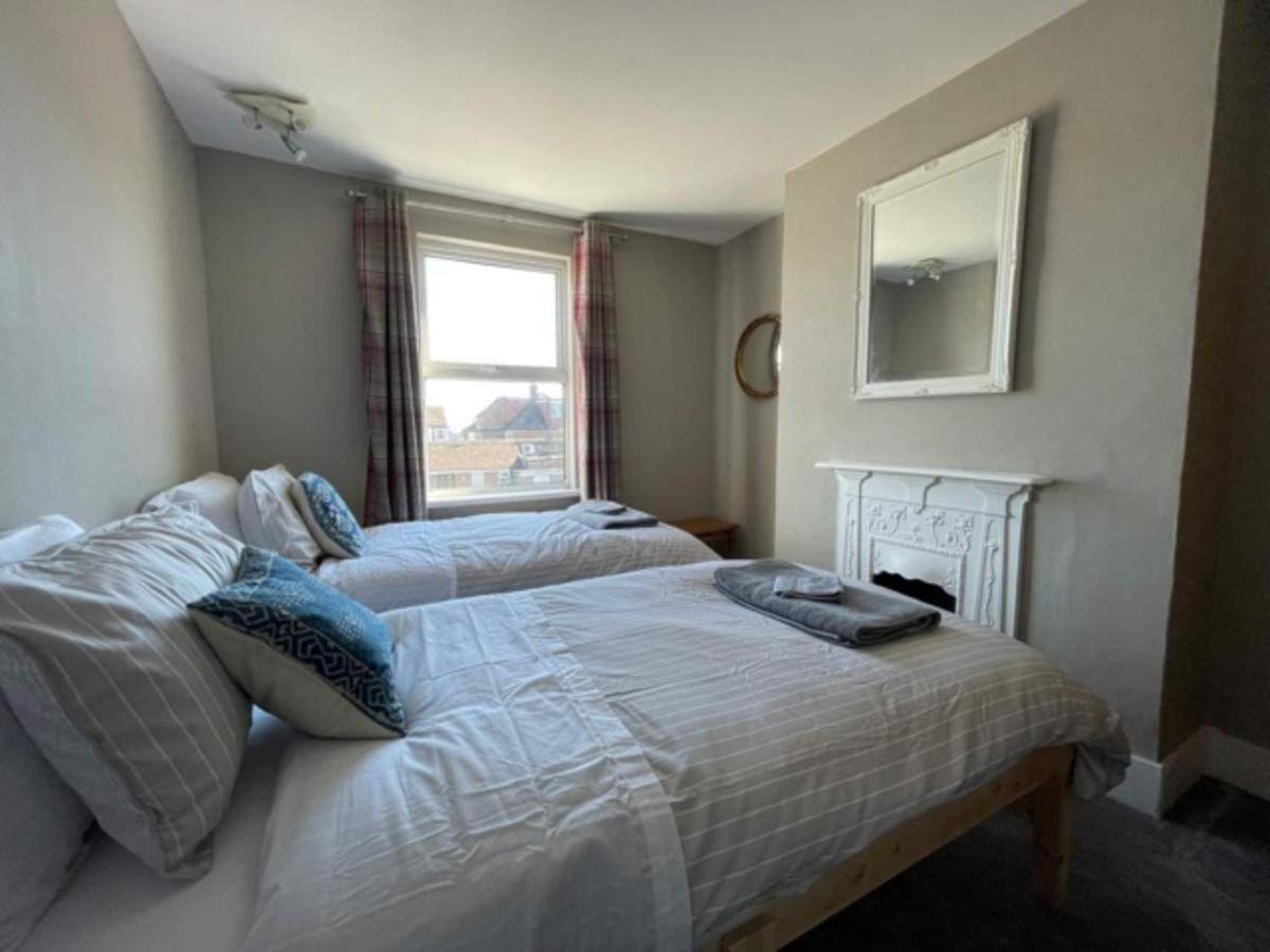 Spacious 4-Bed Beach Retreat For Families Steps From The Shore In Pevensey Bay Экстерьер фото