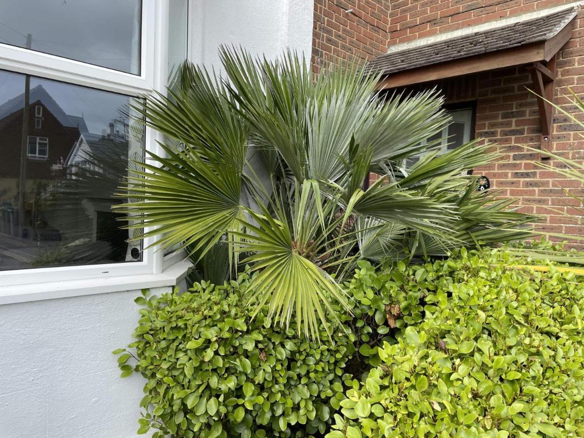 Spacious 4-Bed Beach Retreat For Families Steps From The Shore In Pevensey Bay Экстерьер фото