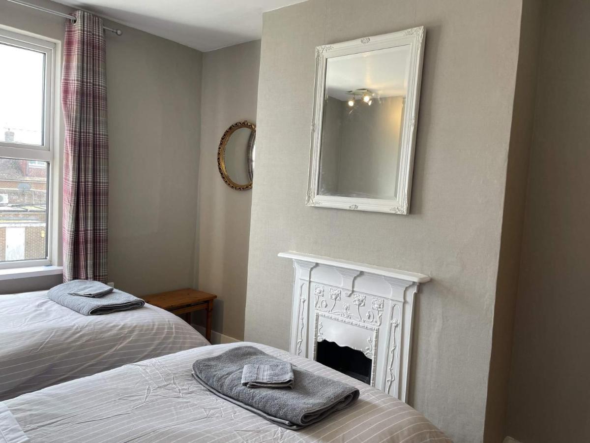 Spacious 4-Bed Beach Retreat For Families Steps From The Shore In Pevensey Bay Экстерьер фото