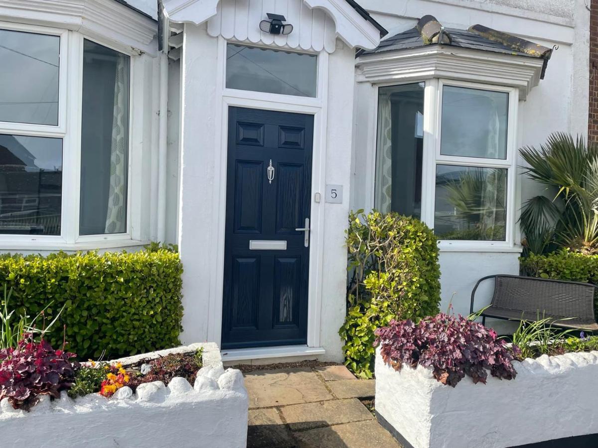 Spacious 4-Bed Beach Retreat For Families Steps From The Shore In Pevensey Bay Экстерьер фото