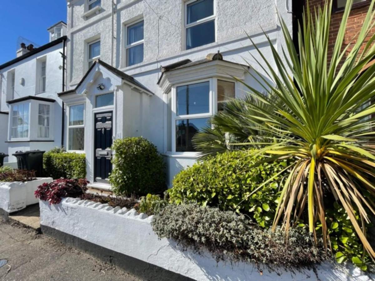 Spacious 4-Bed Beach Retreat For Families Steps From The Shore In Pevensey Bay Экстерьер фото