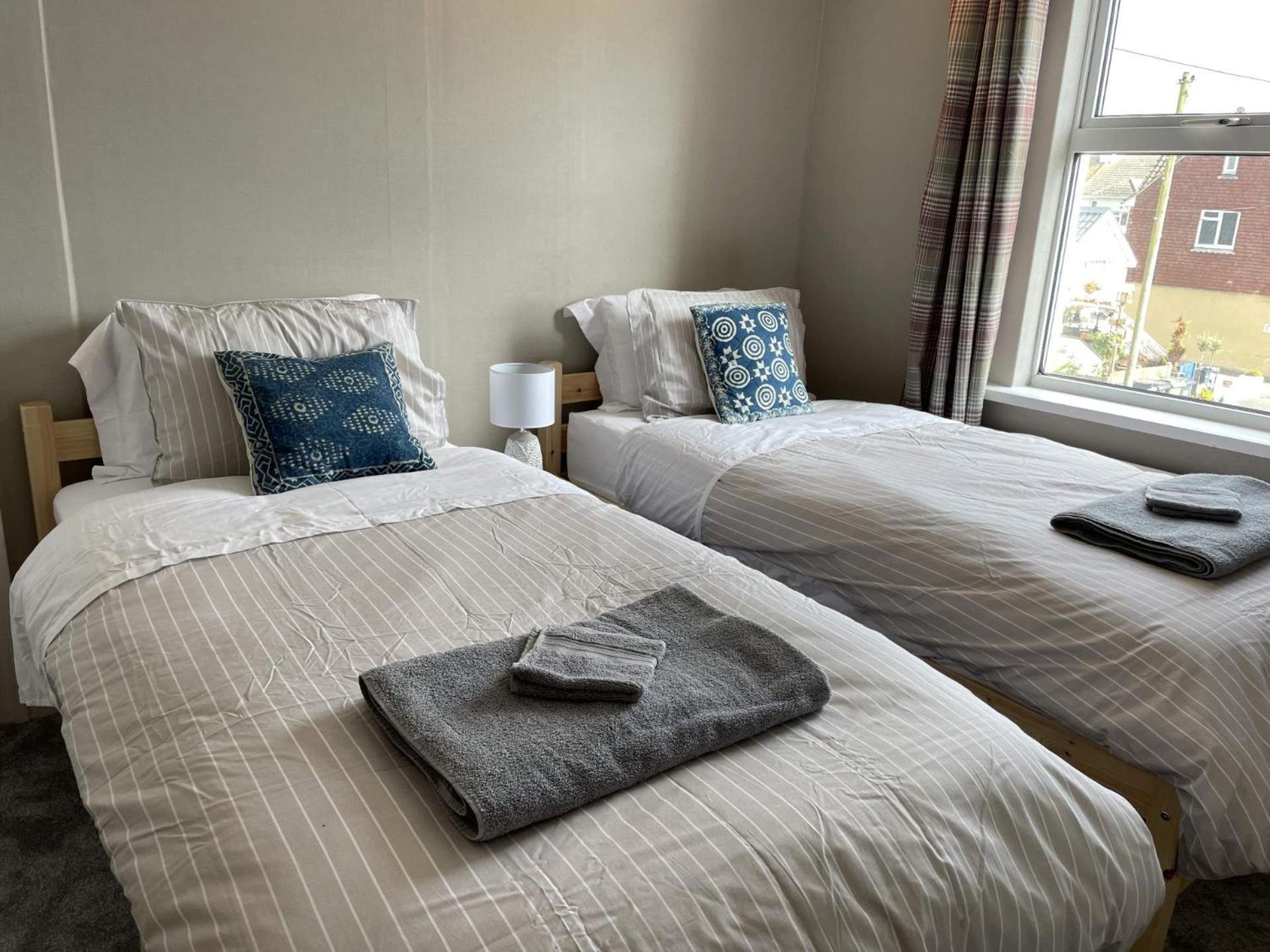 Spacious 4-Bed Beach Retreat For Families Steps From The Shore In Pevensey Bay Экстерьер фото